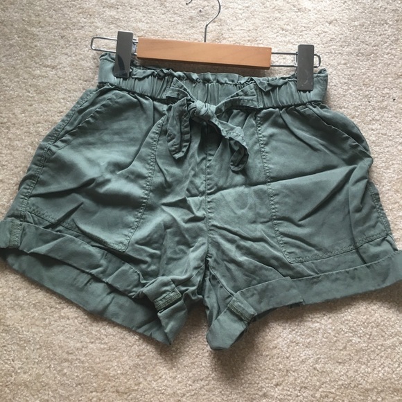 Aerie army green camp shorts: - Picture 3 of 5